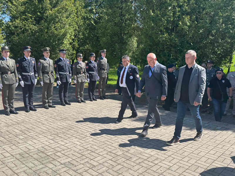 Poseta vojnom groblju u Jindrihovicima